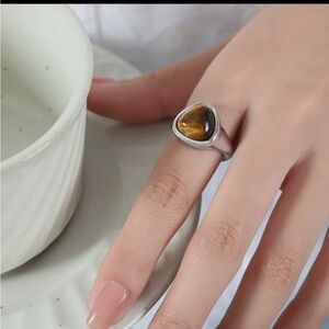 371. Natural stone tigers eye ring in silver